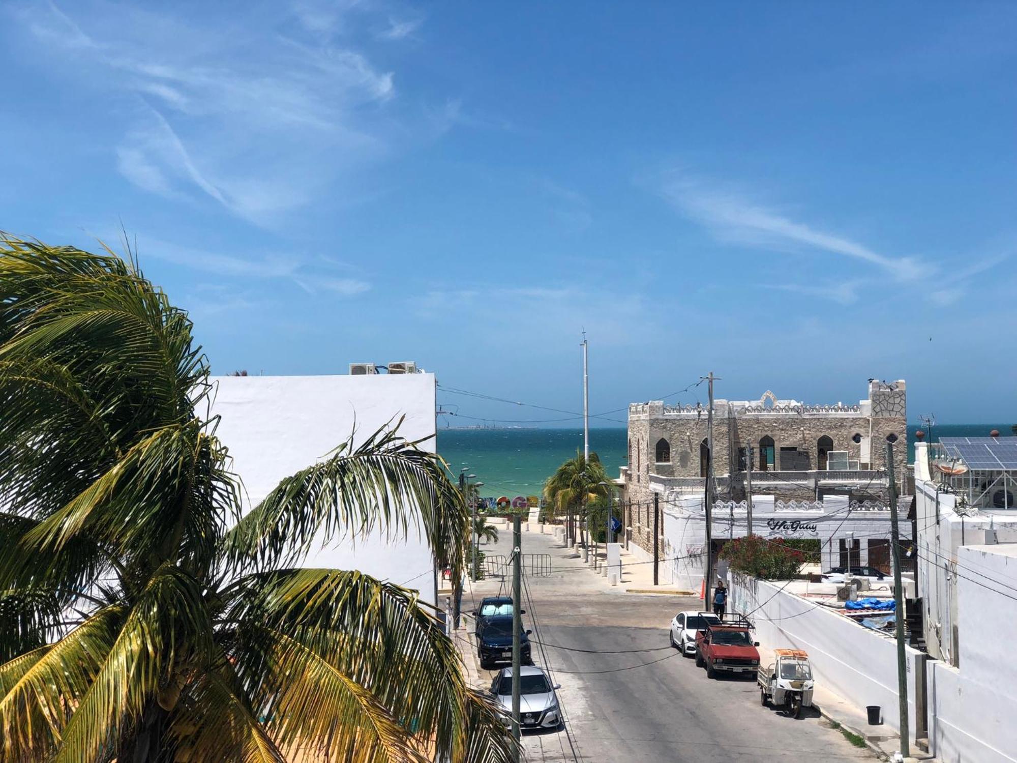 Malecon Beach House In Progreso 1 Block From Beach Экстерьер фото